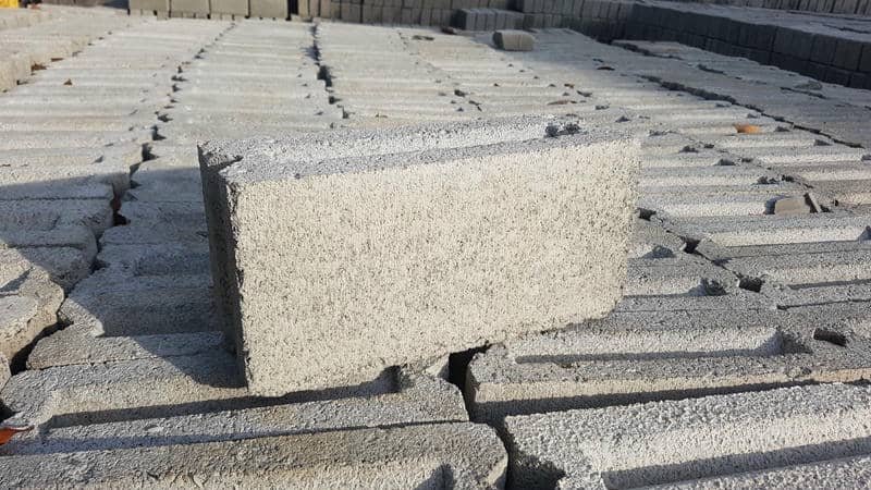Produksi Batako Oleh Mesin Paving Multi Block